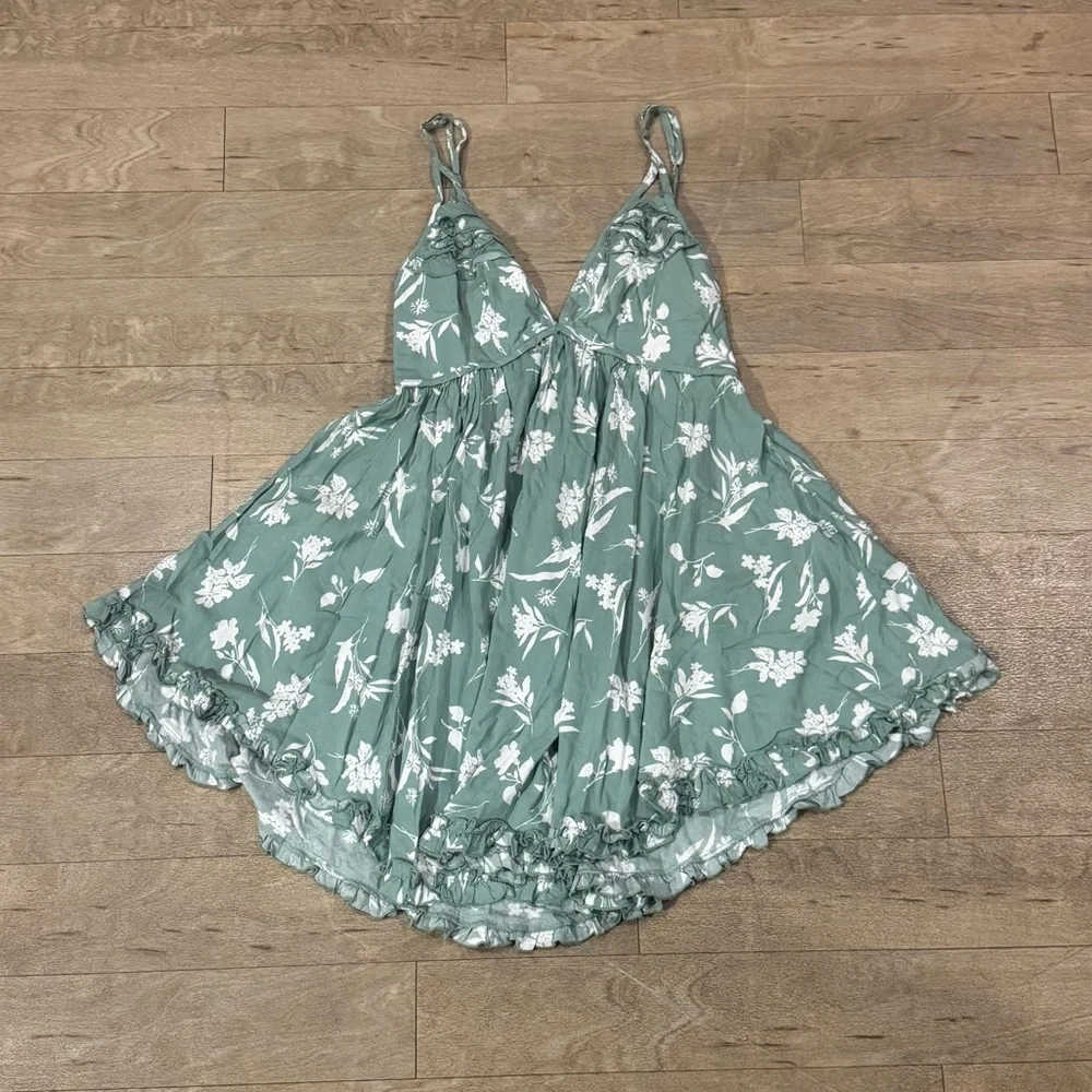 Hello Molly Sage Green Floral Mini Dress Ruffled Hemline Size Large - Picture 2 of 5